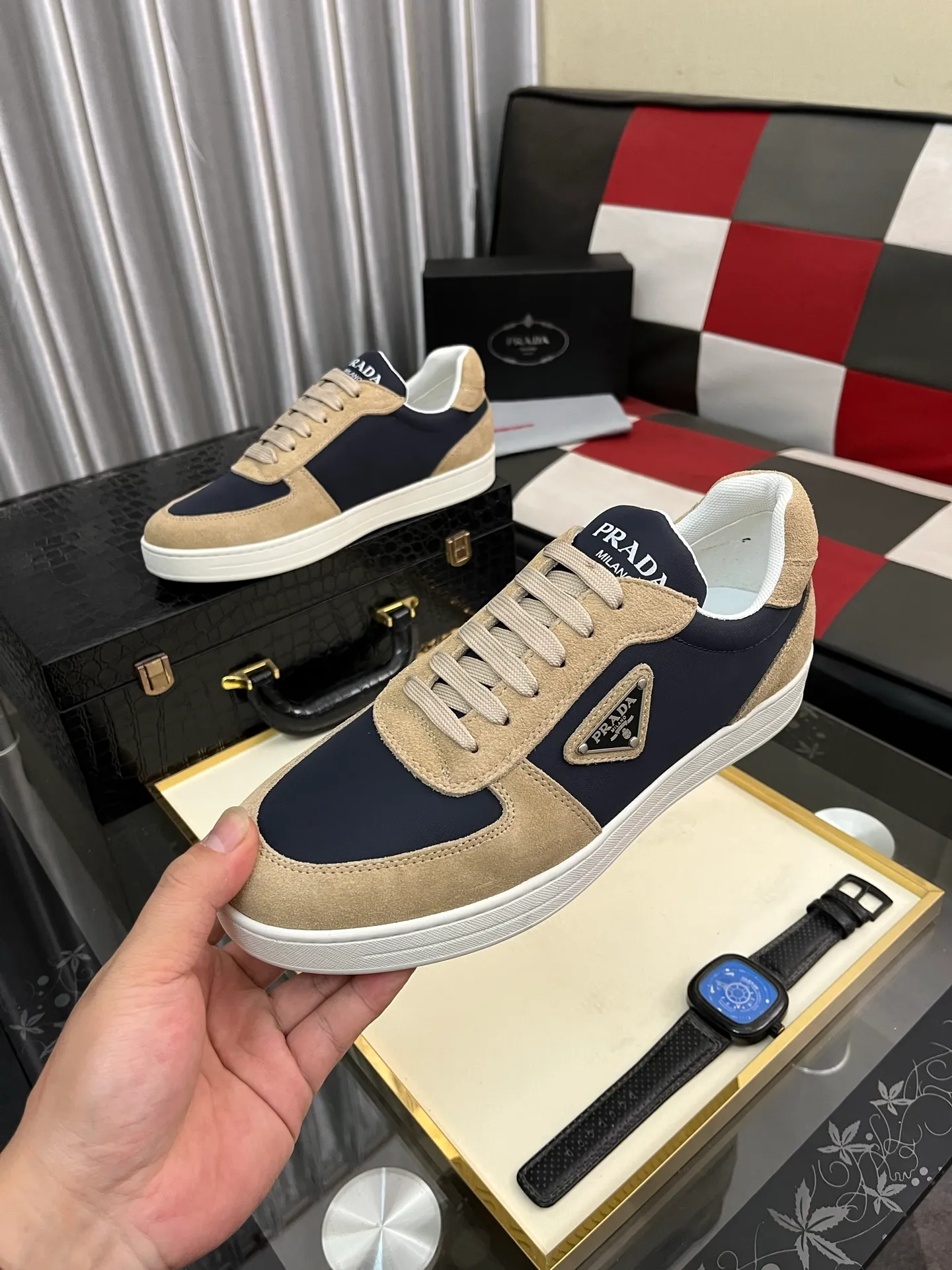 Men's shoes 💰440⌚️⌚️【PRADA】Prada ~ unique and casual style. New models from Prada official website are coming [Celebrate][Celebrate]🏃High-end brand casual shoes ➕Full set of packaging😍😍 Men's 2023 counters are on sale simultaneously, Italian imported brands select first-layer Italian cowhide. 🐑Sheepskin lining (refuses to discolor and rub feet) Sole: Original sole specially provided by the original factory 🎬Better in kind Size number: 38-444️⃣Colors available